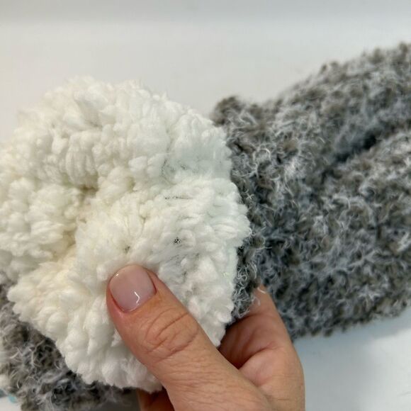 NEW Muk Luks Grey Marled Knit Fuzzy Socks Infused w/Shea Butter size 8.5-11 NWT - Picture 12 of 14